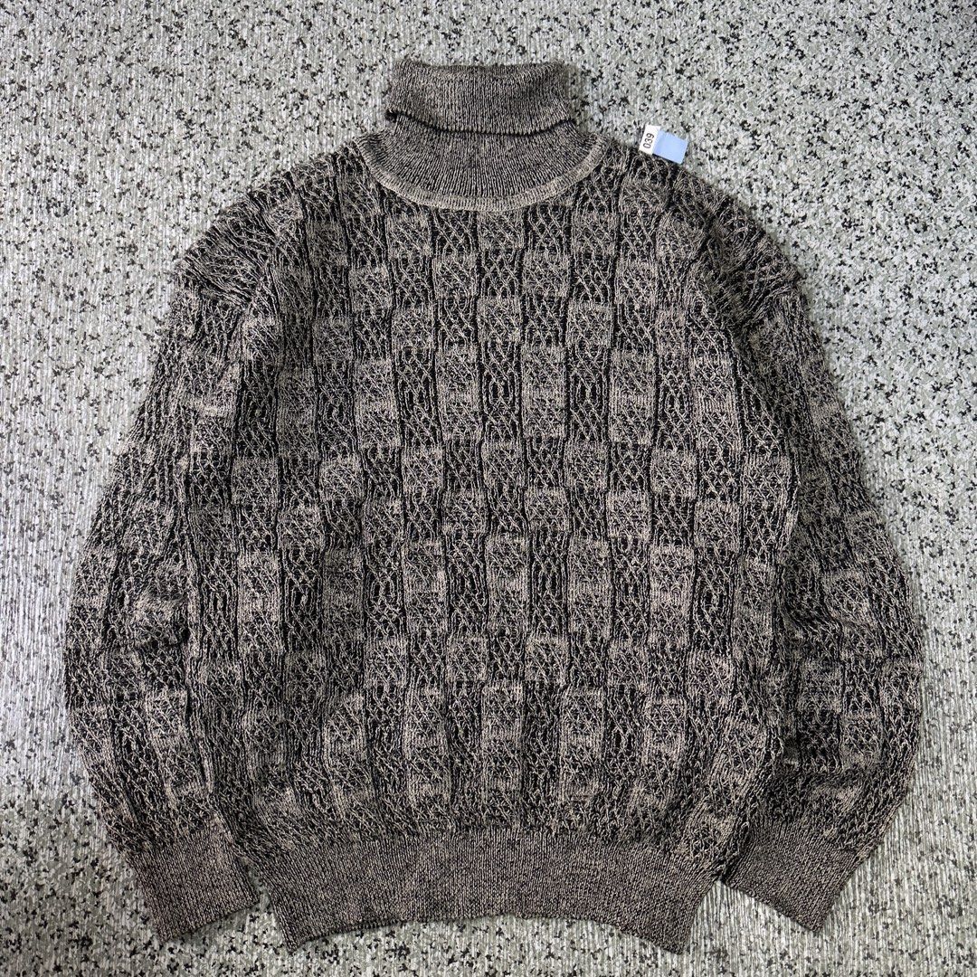 Knited Sweater (Category: Coats, Jackets and Outerwear) located in Baguio. Submitted by secondoption.ph (Listing ID 1465394172, Image 1). Description: Size medium Length 25.5 Width 22.