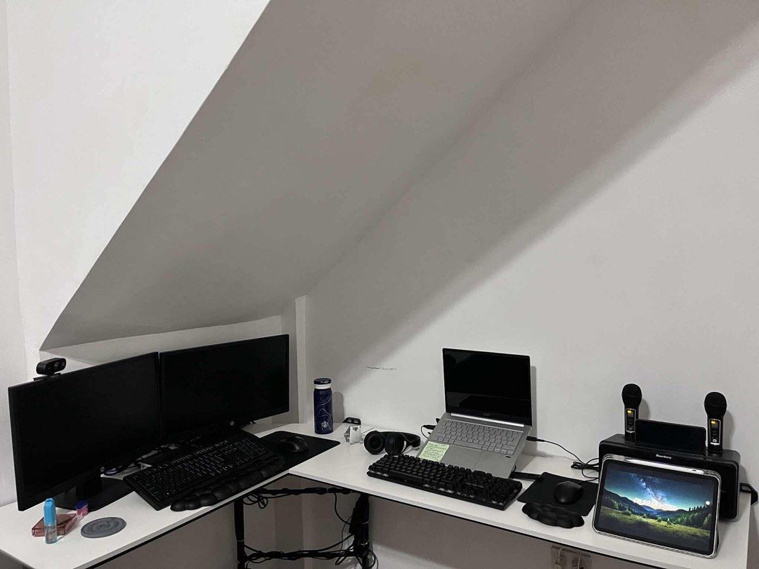 L type office desk (Category: Announcements) located in Taytay. Submitted by arangxx09 (Listing ID 1465418963, Image 1). Description: Too large for our home. Negotiable..