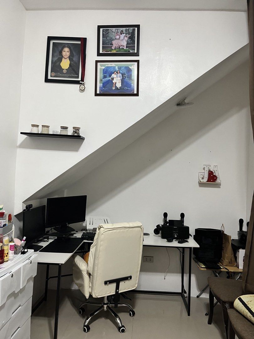 L type office desk (Category: Announcements) located in Taytay. Submitted by arangxx09 (Listing ID 1465418963, Image 2). Description: Too large for our home. Negotiable..