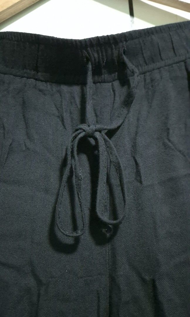 LA Hearts Linen Style Jogger Pants (Category: Other Bottoms) located in Bulacan. Submitted by rgrs.collexn (Listing ID 1465487686, Image 3). Description: Gandaaaa! Minimal signs of use. Pang alis pa sya. Color rate, 9.5 pa. Size: up to 36" Kapag mabinti kayo, wag na muna. Hehe. Kasi linen sya. Length: 37" ✨ Check out my listings for more affordable preloved finds! ✨ Please manage your expectations as all items are preloved. Any flaw/s, if applica