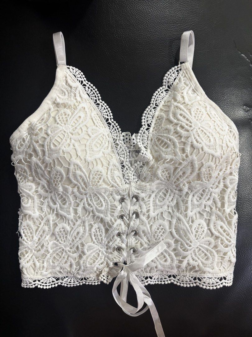 Lacey top (Category: Sleeveless) located in Quezon City. Submitted by den.declutters (Listing ID 1465450739, Image 1). Description: .