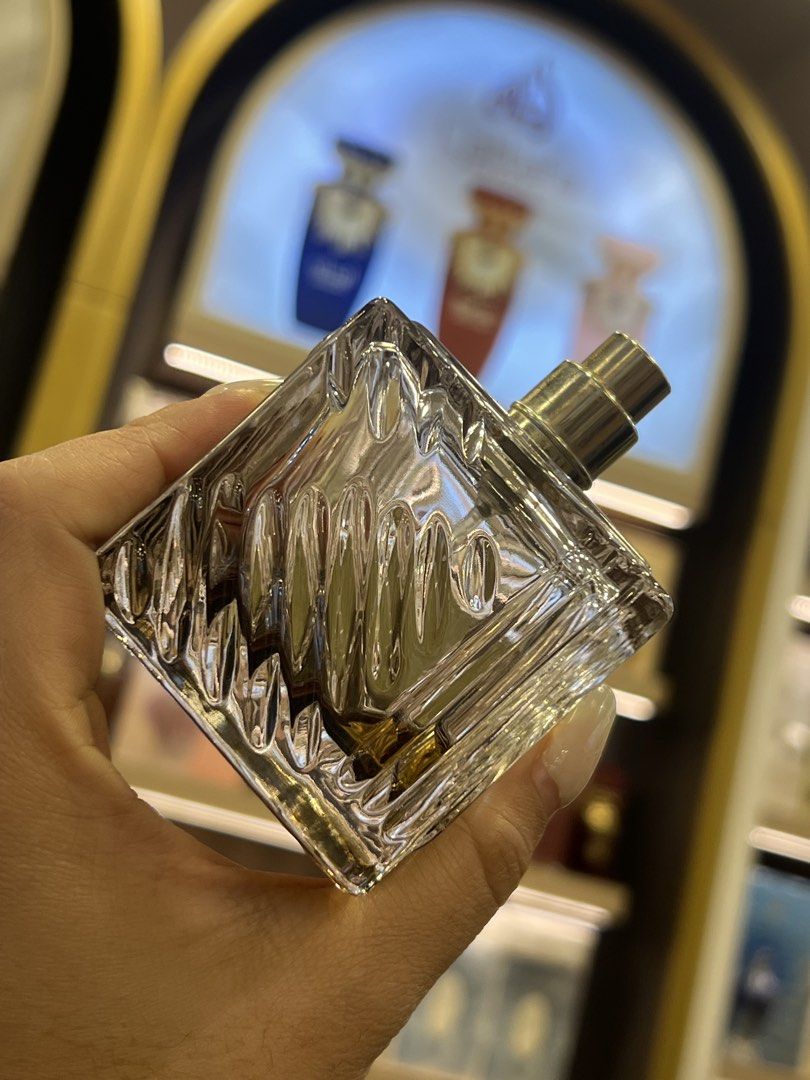 Lattafa Khamrah Qahwa Eau de Parfum 100ml (Category: Fragrance & Deodorants) located in Angeles City. Submitted by ldmtrading (Listing ID 1465394809, Image 2). Description: - Authentic Lattafa Khamrah Qahwa fragrance with original textured outer box - Warm and rich scent profile featuring rich coffee and warm spices - Ideal for cooler weather or evening wear - Clear glass bottle with elegant gold label and matching metallic atomizer cap - Brand n