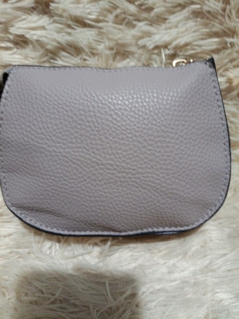 Laura Mercier Wallet / Pouch (Category: Wallets & Card holders) located in Davao. Submitted by hermiepiam75360 (Listing ID 1465516441, Image 3). Description: .
