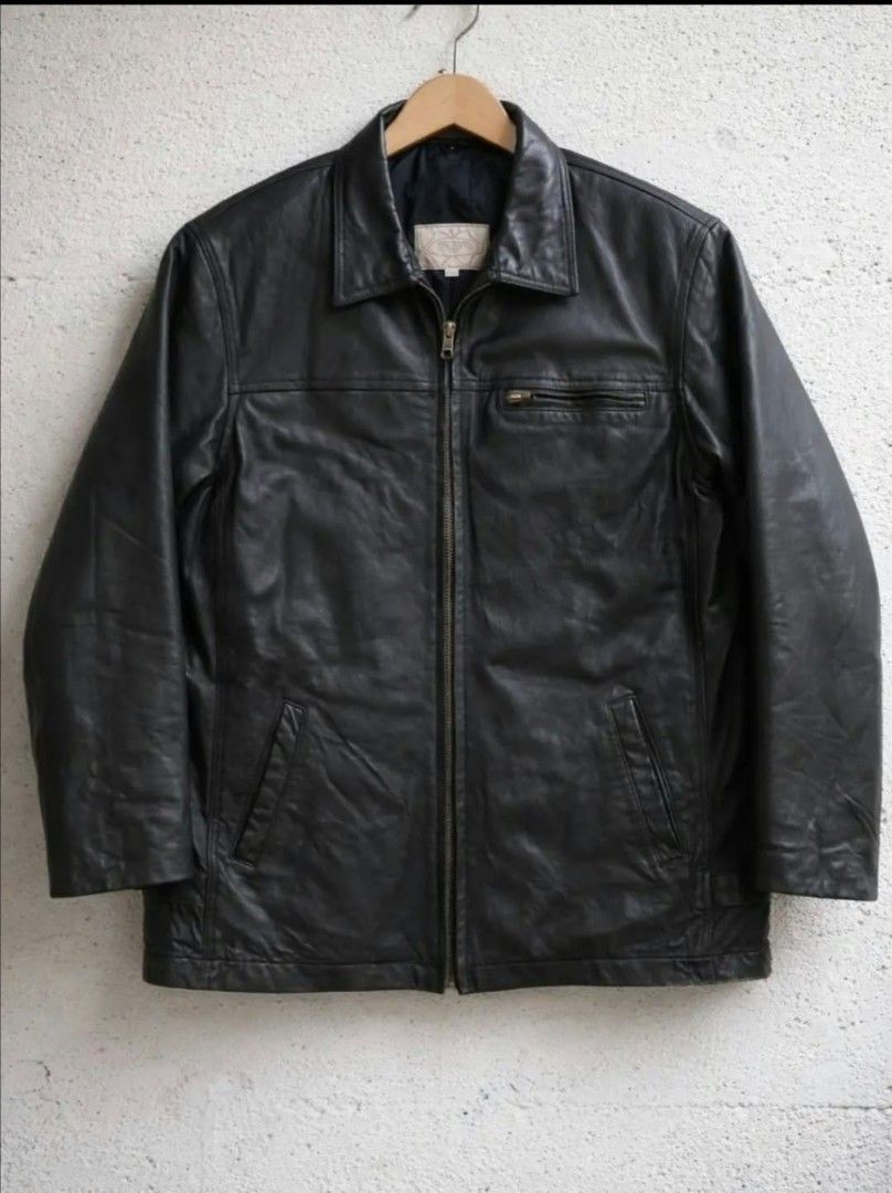 LEATHER JACKET (Category: Coats, Jackets and Outerwear) located in Baguio. Submitted by baguiio_fiinds (Listing ID 1465415167, Image 1). Description: .