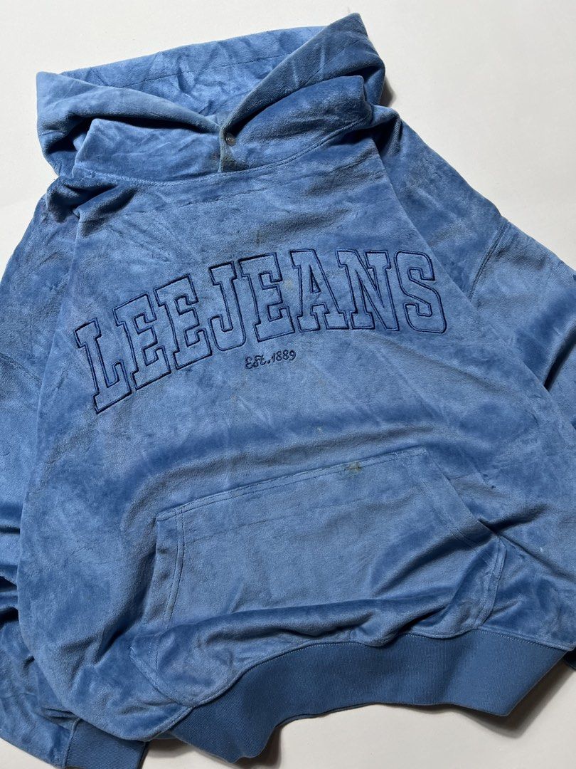 Lee Jeans velour oversized hoodie (Category: Hoodies) located in Manila. Submitted by tripnimichael (Listing ID 1465470104, Image 2). Description: Size-XL Width-25 Length-25 Issue-few stains ( need wash) .