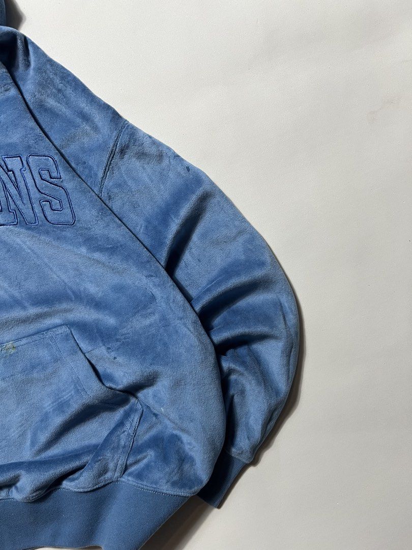 Lee Jeans velour oversized hoodie (Category: Hoodies) located in Manila. Submitted by tripnimichael (Listing ID 1465470104, Image 3). Description: Size-XL Width-25 Length-25 Issue-few stains ( need wash) .