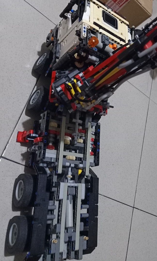 Lego Technic 42043 (Category: Lego & Building Sets) located in Sorsogon. Submitted by divs4joy (Listing ID 1465495271, Image 2). Description: Lego Technic 42043 8585❌❌❌❌ 👉 Lego Technic 42043 Mercedes-Benz Arocs 3245 👉 may missing parts; kayo na mag-ayos. 👉 working gimmicks. 👉 as it is; WYSIWYG. 👉 see other photos for details..