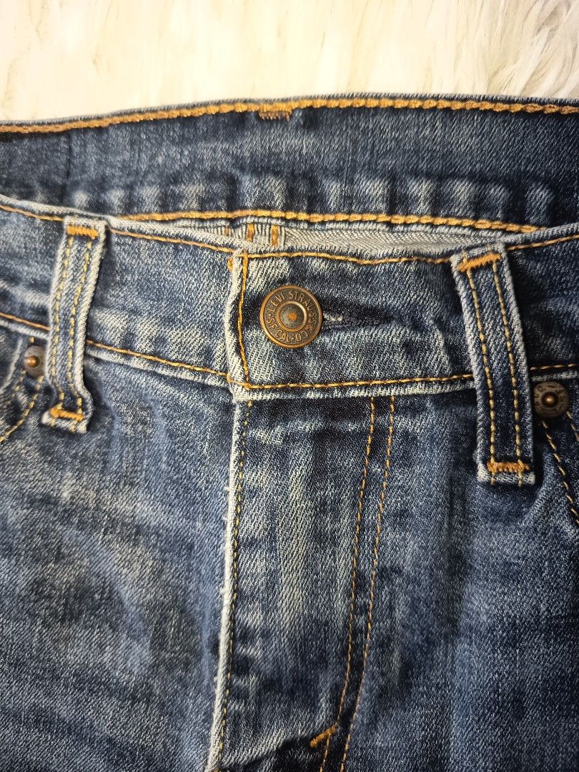 Levi's 2018 511 Slim Fit Jeans (Category: Jeans) located in Pasay City. Submitted by ODDXX (Listing ID 1465447216, Image 3). Description: Size 30x30 on Tag No issue Ready to Use! 799 +SF only!.