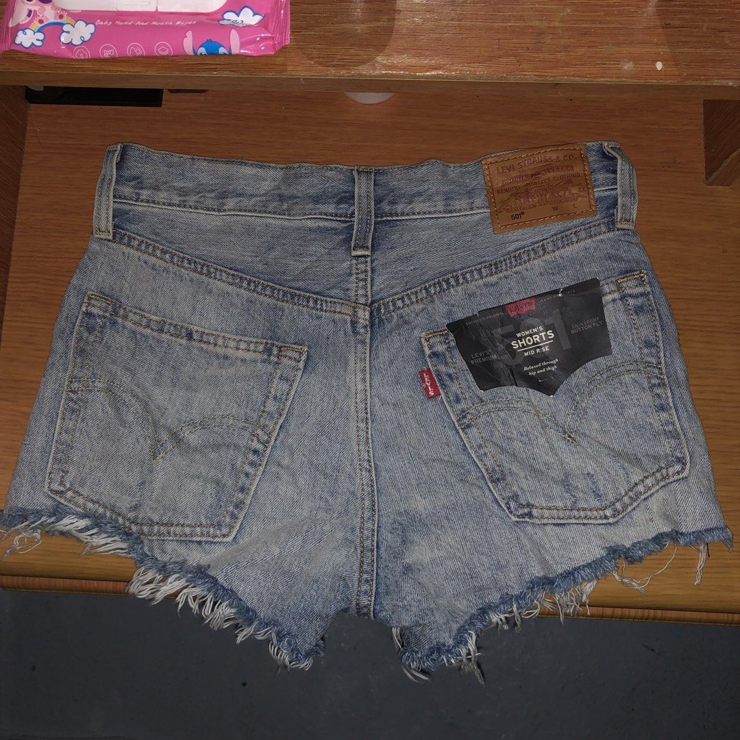 Levis 501 Premium (Category: Shorts) located in Manila. Submitted by pitogoline94751 (Listing ID 1465396488, Image 2). Description: Levi's 501 Women's Brand new Size 26 No Issue 📥 📍Carcar, Cebu.