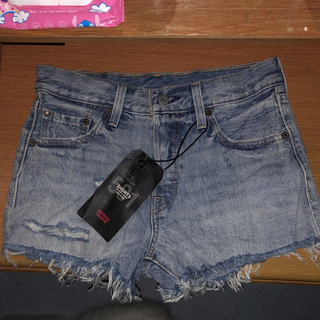 Levis 501 Premium (Category: Shorts) located in Manila. Submitted by pitogoline94751 (Listing ID 1465396488, Image 1). Description: Levi's 501 Women's Brand new Size 26 No Issue 📥 📍Carcar, Cebu.