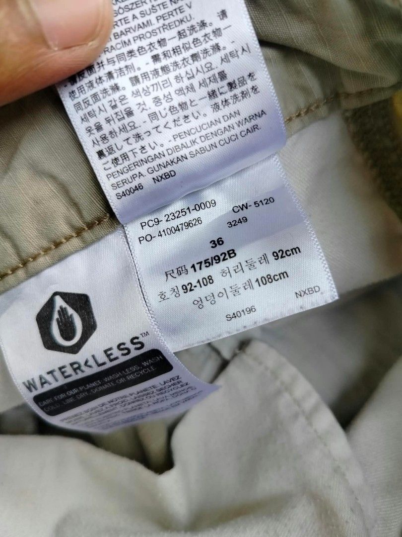 Levi's Cargo Shorts Khaki Size 36 (Category: Shorts) located in Manila. Submitted by virgiliosa38485 (Listing ID 1465504882, Image 3). Description: - Brand: Levi's - Color: Khaki - Size: 36 -Length 23 - Design: Classic casual style with button closure and belt loops - Storage: Multiple practical pockets on the sides and back - Material: Durable fabric, ideal for everyday wear.