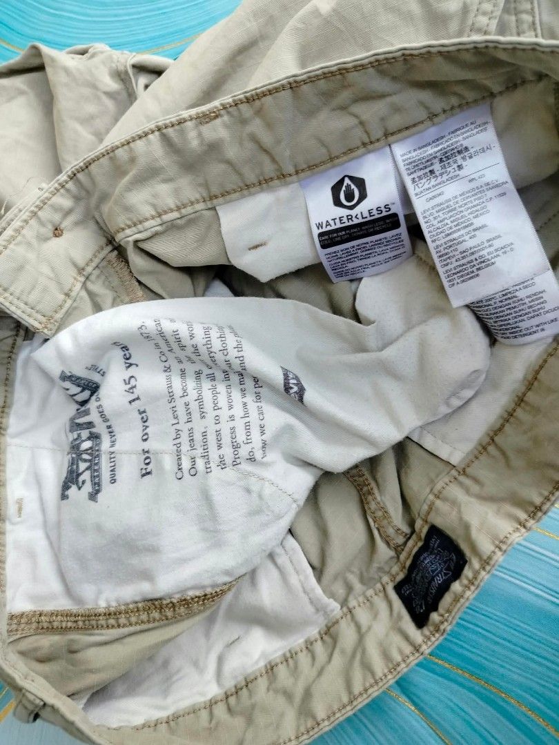 Levi's Cargo Shorts Khaki Size 36 (Category: Shorts) located in Manila. Submitted by virgiliosa38485 (Listing ID 1465504882, Image 2). Description: - Brand: Levi's - Color: Khaki - Size: 36 -Length 23 - Design: Classic casual style with button closure and belt loops - Storage: Multiple practical pockets on the sides and back - Material: Durable fabric, ideal for everyday wear.