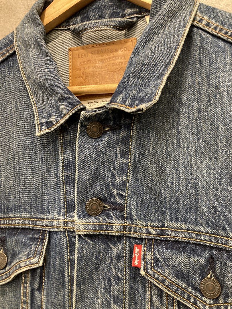 Levi's Denim Trucker Jacket Size L (Category: Coats, Jackets and Outerwear) located in Quezon City. Submitted by janisu0303 (Listing ID 1465443384, Image 3). Description: Levis Denim Trucker Jacket Dimes 22 x 28 Big E 9500 php Good condition Fairview area meetups Or shipping.