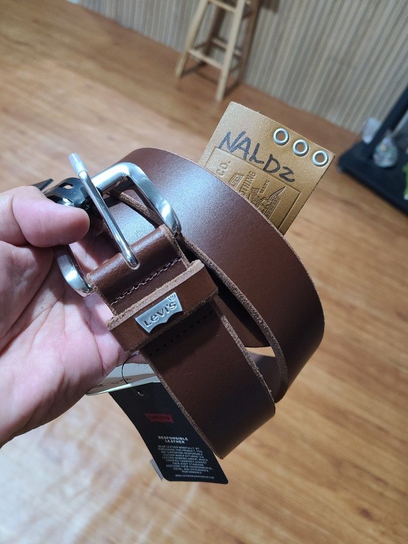 Levi's Men's Cabazon Belt Brown size 95 (Category: Belts) located in Caloocan City. Submitted by naldz82 (Listing ID 1461004889, Image 1). Description: Levi's Men's Cabazon Belt Brown size 95 Brand new check pic for dimes Meet up or Pick up: North Caloocan Bagong Silang MOP: Palawan Pay, MAYA NO COP/COD Pwede nyo pa Lalamove kayo mag book Video call on hand item Courier: Lalamove Or J&T Price: 1,500.