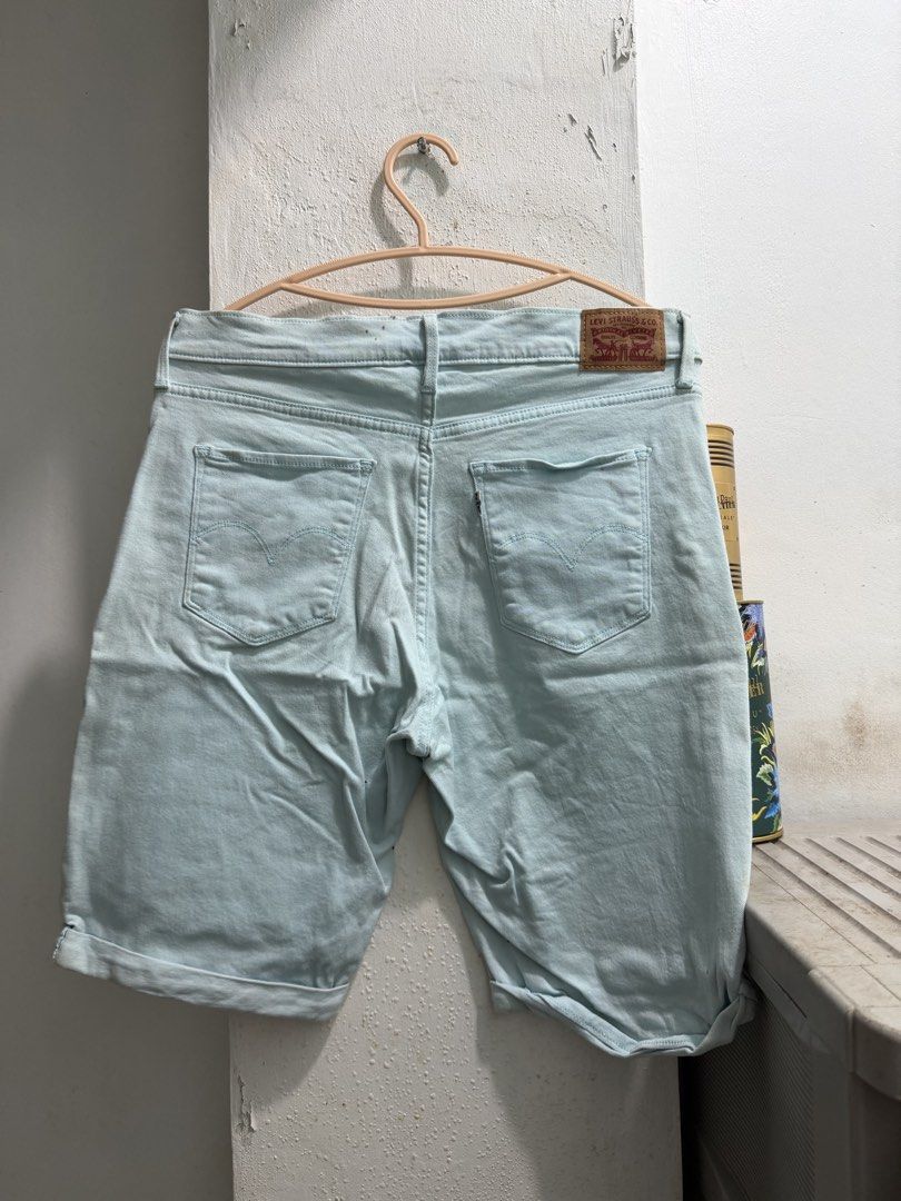 Levis short (Category: Shorts) located in Manila. Submitted by ruel1104 (Listing ID 1465432496, Image 2). Description: Like new no issue.