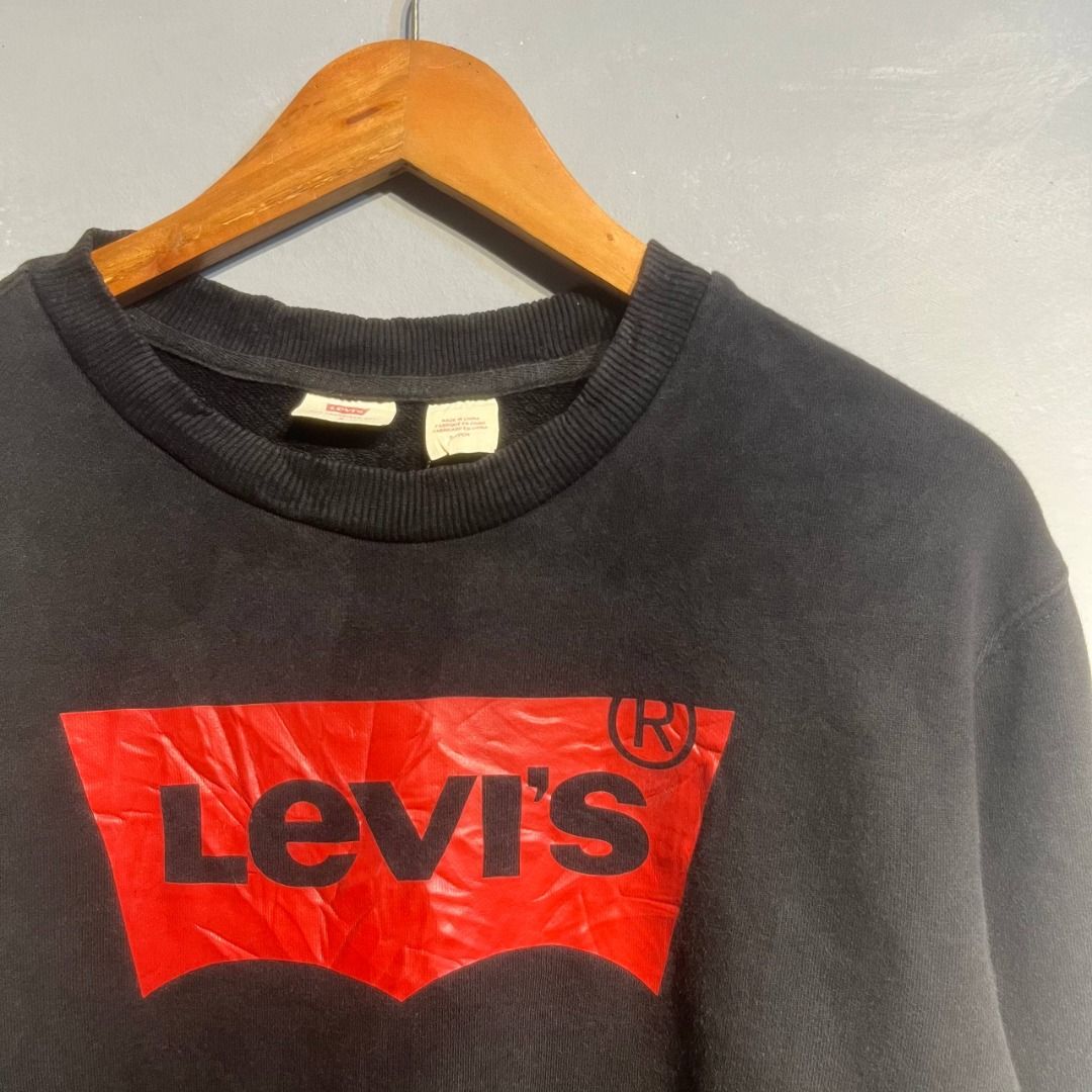 Levis Sweatshirt (Category: Coats, Jackets and Outerwear) located in Mariveles. Submitted by akidfromnowherethrift (Listing ID 1465486711, Image 3). Description: Levis Dimes: 22x28 Size: S on tag Color rate: 9/10 Condition: Very Good Condition.