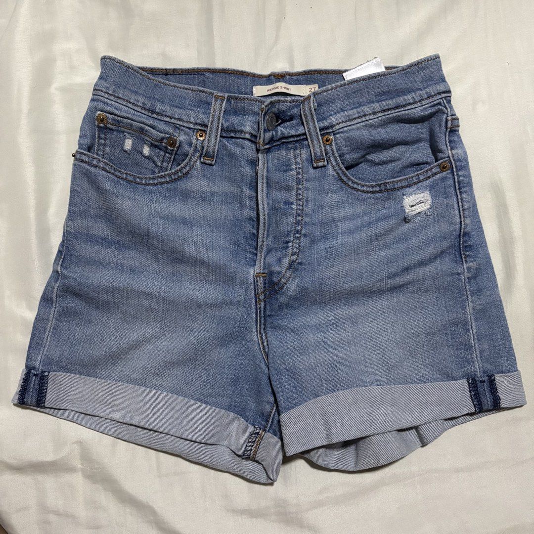 Levi’s Wedgie Shorts 27 (Category: Shorts) located in Tanza. Submitted by basti.declutters (Listing ID 1465573954, Image 1). Description: .