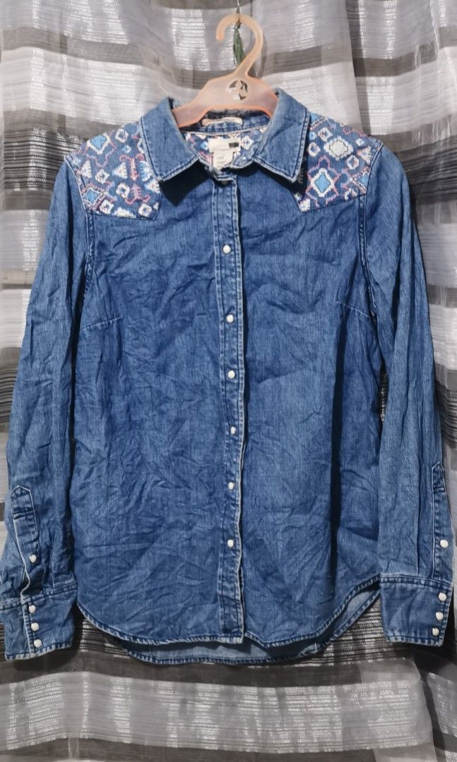 Levi's Western denim jacket (Category: Coats, Jackets and Outerwear) located in San Jose. Submitted by thrift_ni_sir (Listing ID 1465509503, Image 1). Description: Excellent condition MOP gcash MOD j&t Add shipping fee.