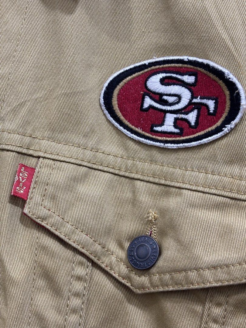 Levis❌NFL (Category: Coats, Jackets and Outerwear) located in Taytay. Submitted by leanmark103093 (Listing ID 1465525459, Image 3). Description: Levis❌NFL 49rs Twill Trucker Button up jacket Large on tag W22.5 L26 Excellent Condition Check photos 📩📩📩📩.