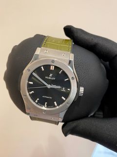 (Category: ) located in . Submitted by watchluxury888 (Listing ID 1465478509, Image 1). Description: .