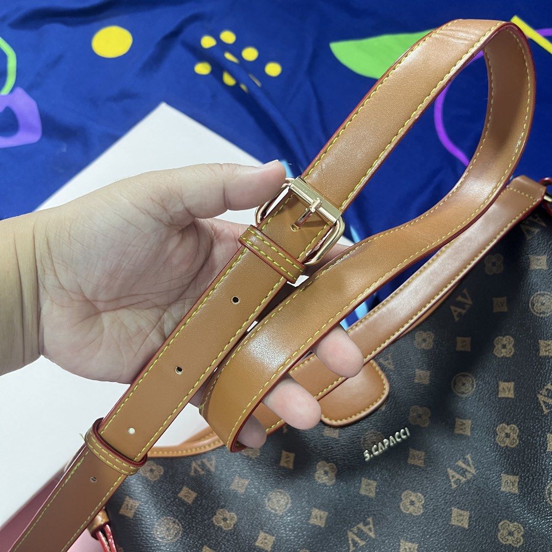 Like new Capacci Leather Open Shoulder Bag (Category: Cross-body Bags) located in Binangonan. Submitted by messymeshyshop (Listing ID 1465470661, Image 3). Description: Capacci Leather Semi- Large Shoulder Bag with Pouch Location: Binangonan, Rizal Mop: GCash Shipping: FREE via Spx.