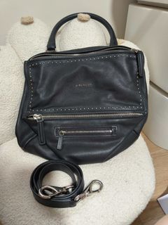 (Category: ) located in . Submitted by foxxyprelovedthriftcloset (Listing ID 1465425207, Image 1). Description: .