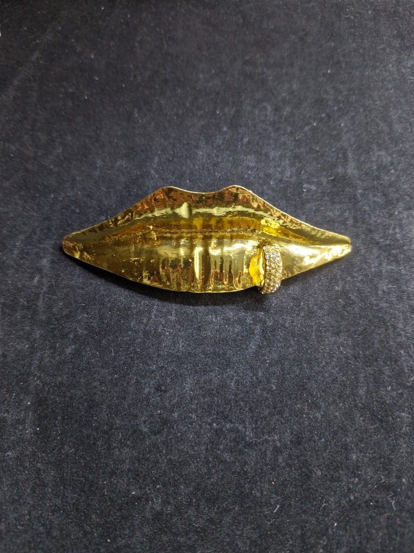 Lip Brooch 2 (Category: Brooches) located in Taguig. Submitted by mommaschoice (Listing ID 1465509241, Image 1). Description: Brand New Hammered texture Gold-Tone finish Adorned w/ rhinestones Big Brooch Lightweight won't damage the fabric Ships nationwide.