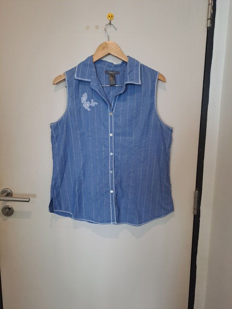 Liz Claiborne (Category: Sleeveless) located in Manila. Submitted by joanbalde39643 (Listing ID 1465438875, Image 1). Description: This is a vintage Liz Claiborne sleeveless button-up top featuring a blue and white pinstripe pattern, a collared neckline, and delicate white floral lace embroidery details on the front..