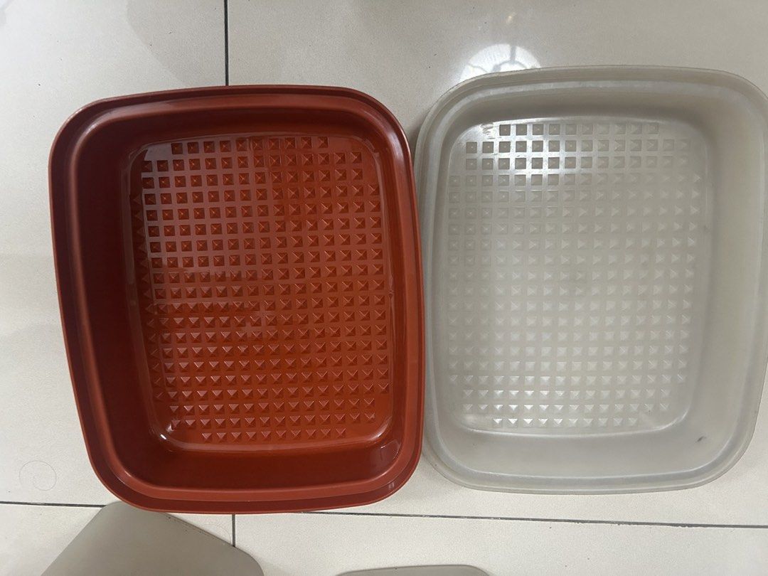 Lock & Lock And Tupperware Food Containers (Category: Other Kitchenware & Tableware) located in Caloocan City. Submitted by estrellamanila (Listing ID 1465427418, Image 3). Description: 300 each or 1k for 4 items Check posted photos.