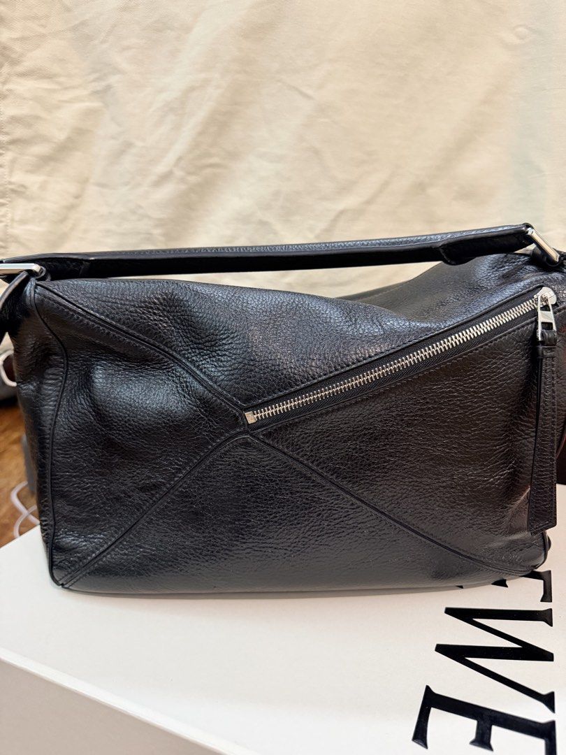 Loewe Black Puzzle Edge Bag (Category: Luxury Bags & Wallets) located in Paranaque City. Submitted by rhea_villanueva (Listing ID 1465480427, Image 2). Description: Grained Calfskin Large Puzzle Edge Bag Black Complete with box and dustbag Lightly Used .