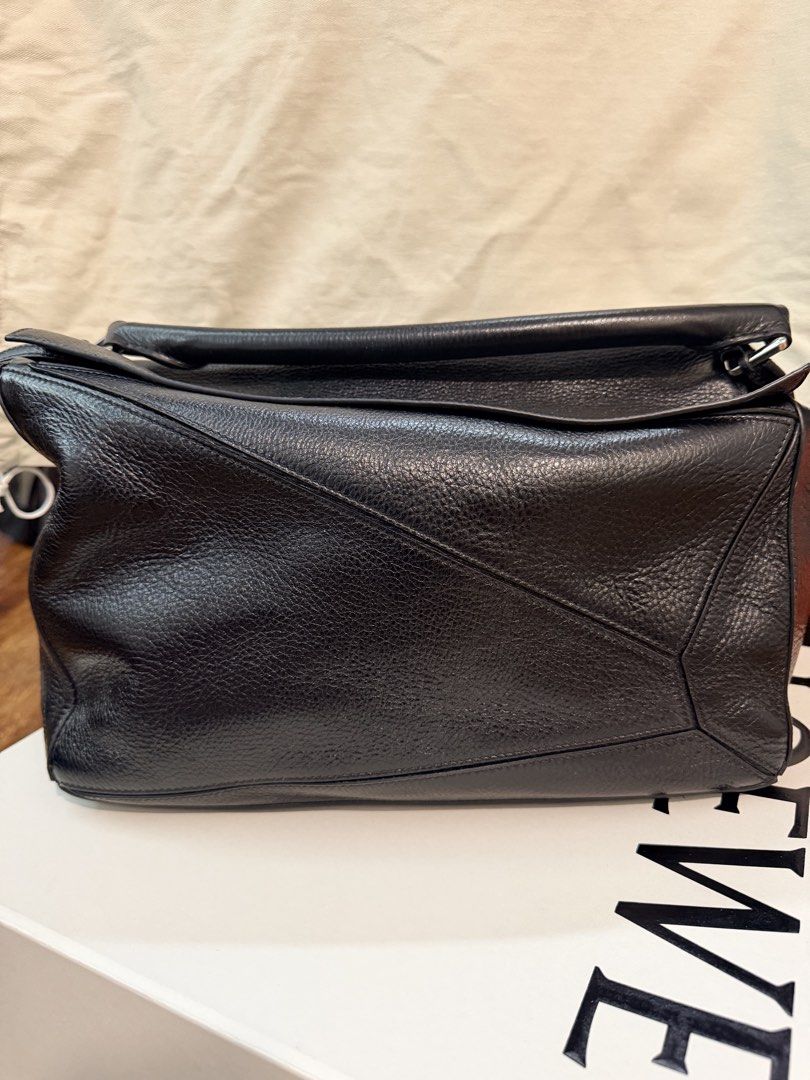 Loewe Black Puzzle Edge Bag (Category: Luxury Bags & Wallets) located in Paranaque City. Submitted by rhea_villanueva (Listing ID 1465480427, Image 1). Description: Grained Calfskin Large Puzzle Edge Bag Black Complete with box and dustbag Lightly Used .