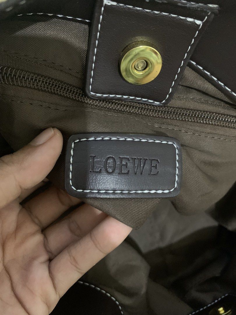 Loewe Canvas Shoulder Bag (Category: Shoulder Bags) located in Surigao. Submitted by luxxbytm.ph (Listing ID 1465458832, Image 2). Description: .