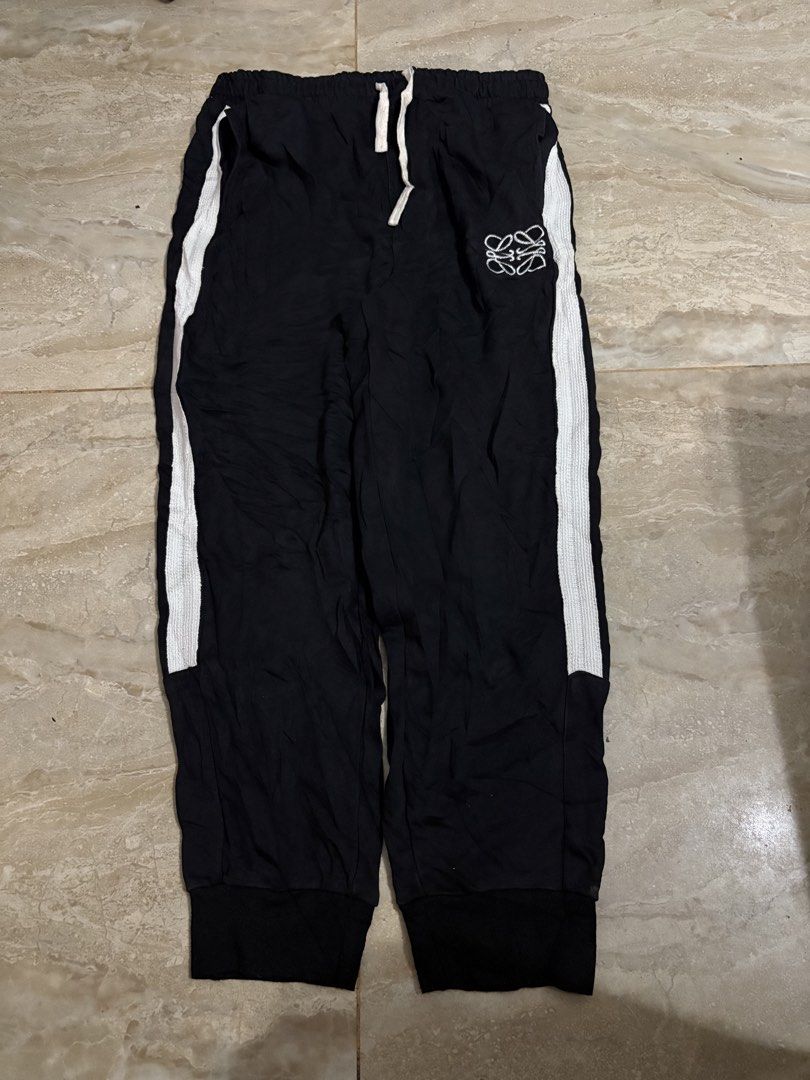 Loewe Embroidered White Lining Jogger Pants (Category: Joggers) located in Iloilo. Submitted by bygone.ph (Listing ID 1465408366, Image 1). Description: waist 30-34 length 37.