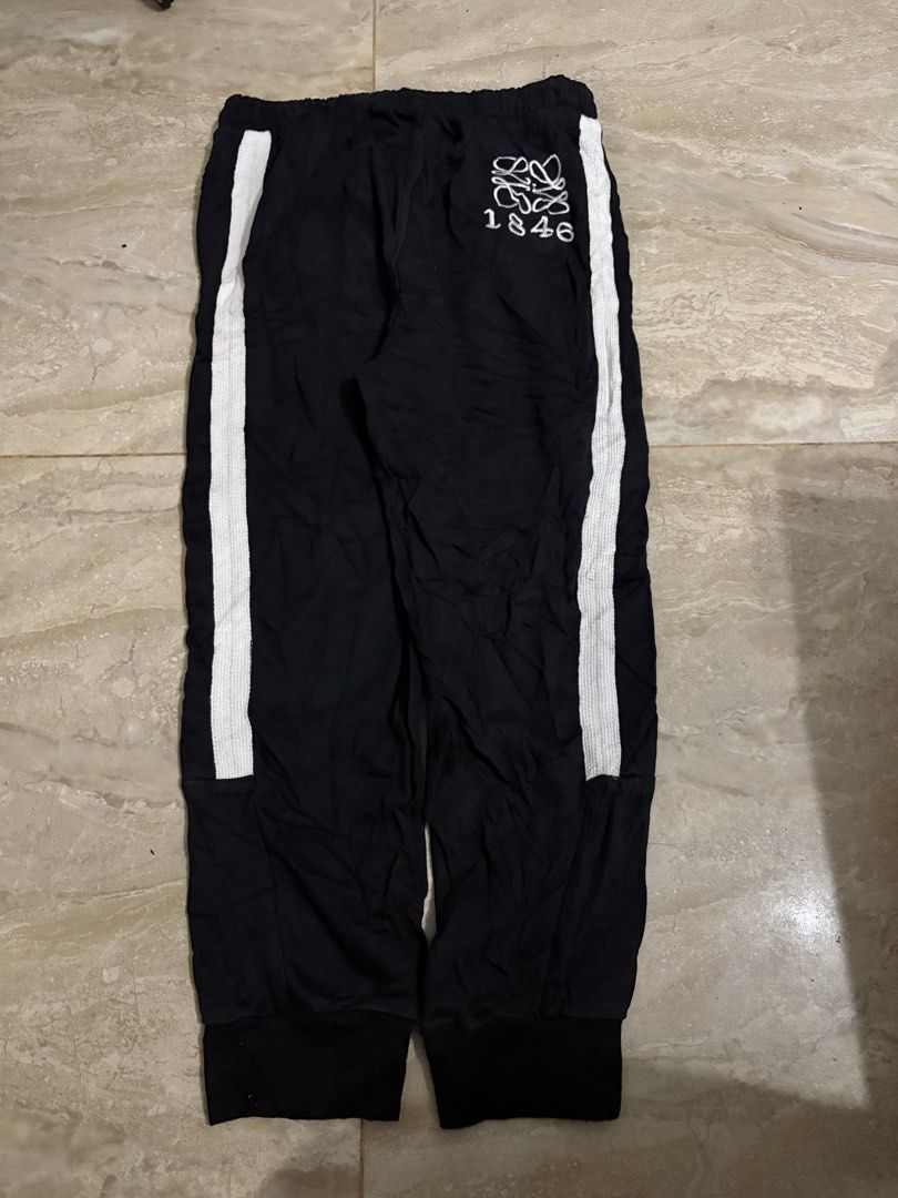 Loewe Embroidered White Lining Jogger Pants (Category: Joggers) located in Iloilo. Submitted by bygone.ph (Listing ID 1465408366, Image 2). Description: waist 30-34 length 37.