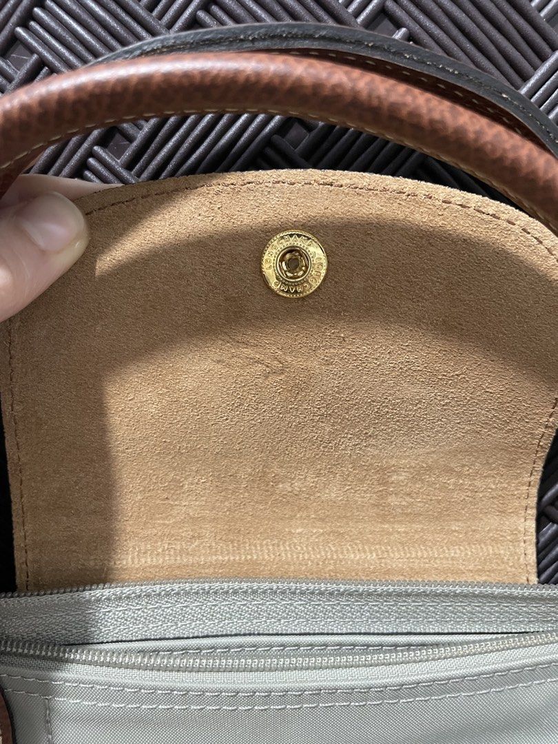 Long Champ Le Pliage Original Handbag M (Category: Luxury Bags & Wallets) located in Manila. Submitted by gmercado.bear (Listing ID 1465418559, Image 3). Description: For Sale!!! Brand new Long champ Le Pliage Original Handbag. RFS nakatago lang hindi nagagamit.. May tawad pa sa sure buyer...