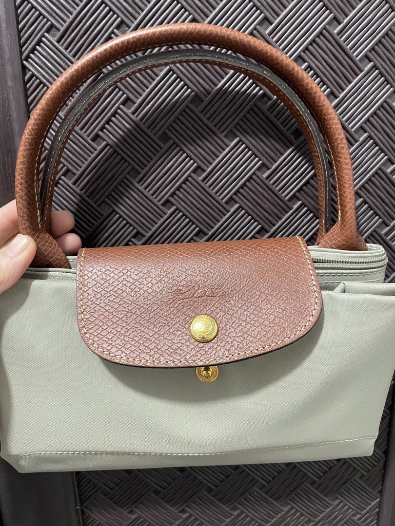 Long Champ Le Pliage Original Handbag M (Category: Luxury Bags & Wallets) located in Manila. Submitted by gmercado.bear (Listing ID 1465418559, Image 1). Description: For Sale!!! Brand new Long champ Le Pliage Original Handbag. RFS nakatago lang hindi nagagamit.. May tawad pa sa sure buyer...