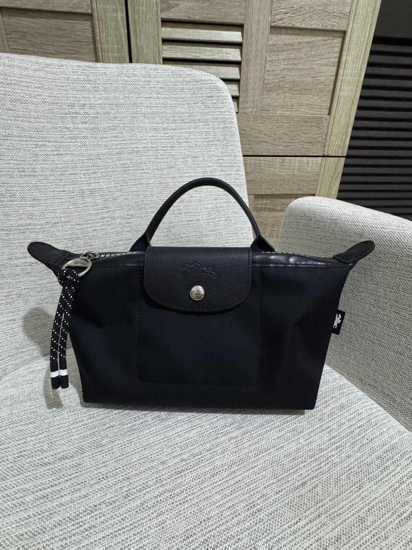 longchamp le pliage energy pouch (Category: Luxury Bags & Wallets) located in Muntinlupa City. Submitted by konmaried (Listing ID 1459157145, Image 2). Description: fixed price does not come with inclusions :( rfs: my sister living in sg purchased this thinking it was the one with removable straps, but it turned out to be the wrong one so she ended up just giving it to me when we met up in aus mop: metrobank/maribank courier: j&t/lalamove/ggx/gra