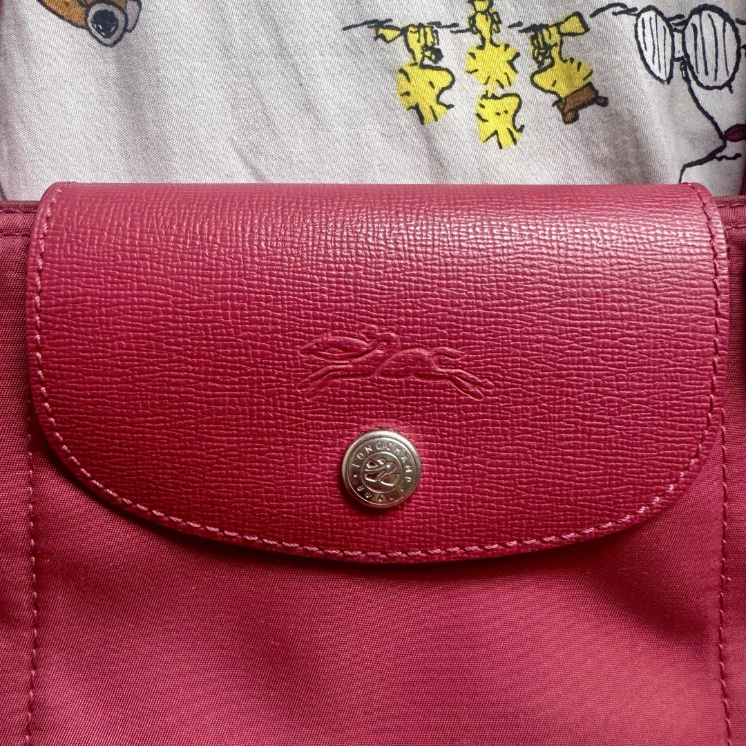 Longchamp Le Pliage Neo Medium Tote Bag (Category: Luxury Bags & Wallets) located in Marikina City. Submitted by preloved_n_reloved (Listing ID 1465416349, Image 2). Description: - Brand: Longchamp Le Pliage - Color: Raspberry/Framboise - Hardware: Silver-toned with horse logo engraving - Closure: Snap button and zipper - Condition: Needs cleaning - Features: Lightweight, spacious, perfect for daily use.