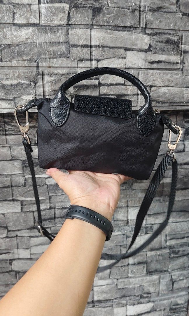 Longchmp (Category: Cross-body Bags) located in Caloocan City. Submitted by casseyann26-05661 (Listing ID 1465478117, Image 3). Description: .