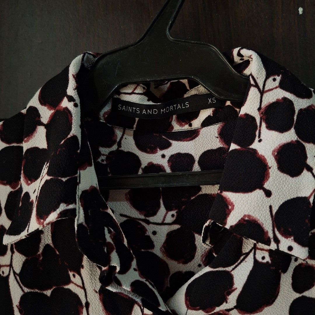 Long-sleeve Buttondown (Category: Blouses) located in Caloocan City. Submitted by mei56313 (Listing ID 1465386731, Image 2). Description: - preloved long-sleeve buttondown blouse - XS to S - excellent condition, no issues.
