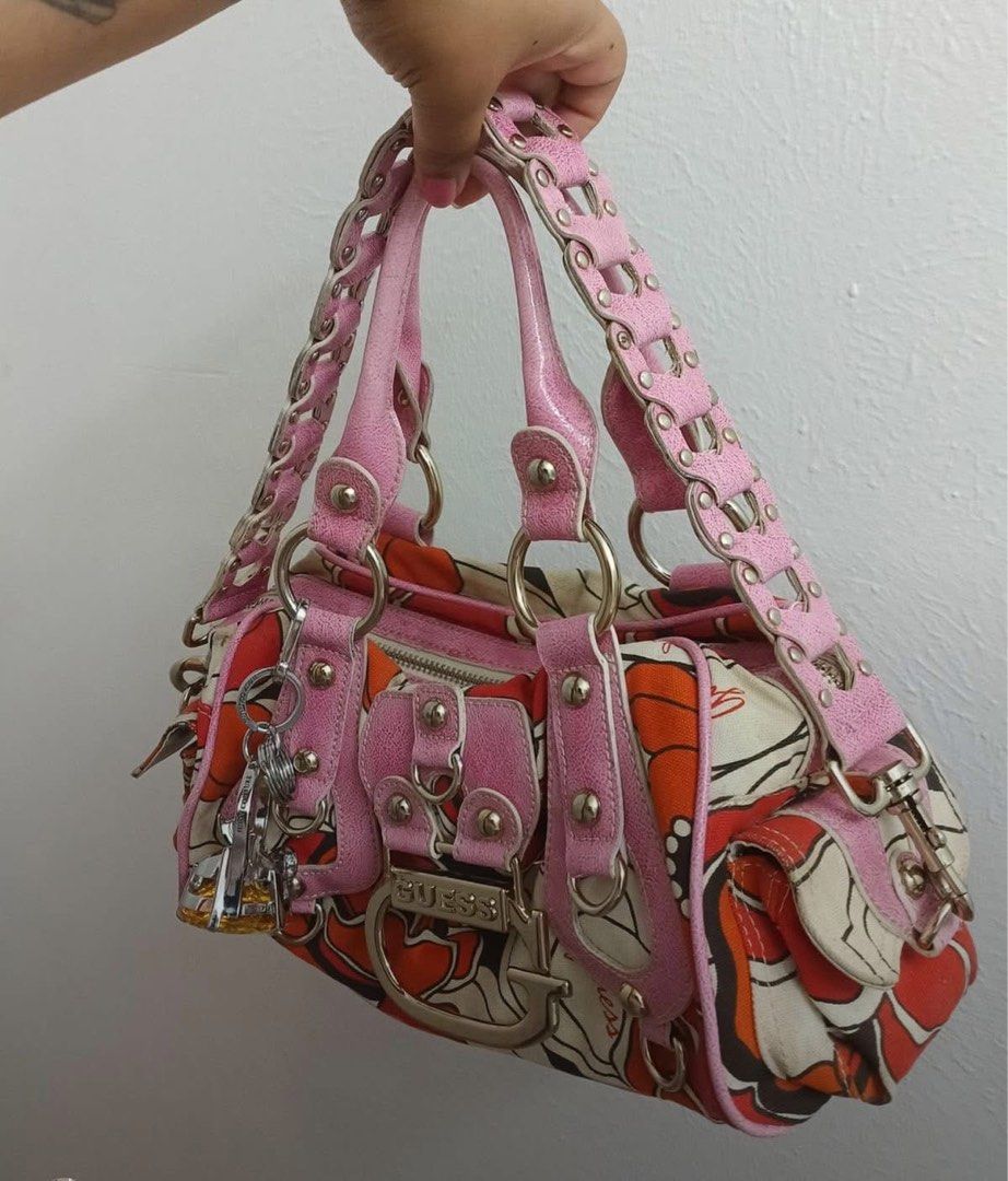 Looking for this guess y2k bag (Category: Shoulder Bags) located in Cabanatuan. Submitted by oogerbooger02 (Listing ID 1465458630, Image 1). Description: Open budget but will go for lowest price possible. In good condition only and must be complete inclusions pls! Willing to pay so long as its the exact bag I am looking for. .
