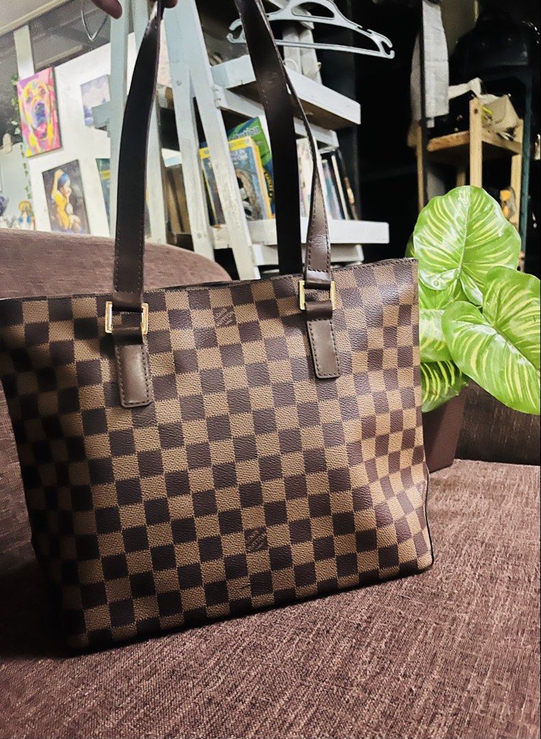 Louis Vuitton (Category: Luxury Bags & Wallets) located in Quezon City. Submitted by retann (Listing ID 1465383264, Image 1). Description: - Thrifted in HK medium sized pm for the code Flaw: handle crease weakening photo shown upon request.