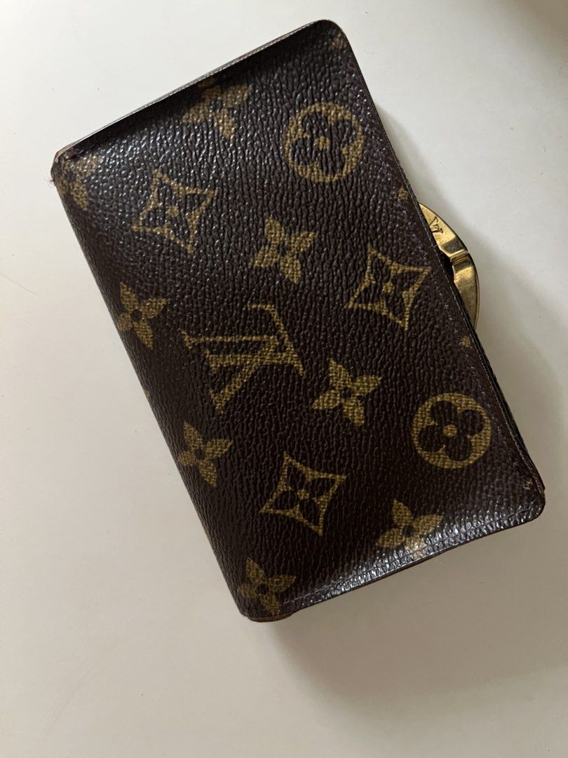 RUSH SALE🌼Louis Vuitton Monogram Canvas Kisslock Wallet (Category: Luxury Bags & Wallets) located in Mandaluyong City. Submitted by confessionsofashopaholic64 (Listing ID 1465524681, Image 2). Description: Guaranteed authentic Louis Vuitton monogram Kiss lock compact wallet super defined pa ng monogram print, no tiny cracks sa edges (just some loose stitch sa middle part) normal signs of wear (edges) no inclusions; wallet only pass sa lowballers
