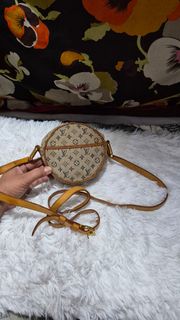 (Category: ) located in . Submitted by jhaz_bags (Listing ID 1465506982, Image 1). Description: .