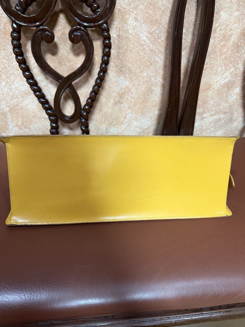 Louis Vuitton Yellow Epi Leather Triangle Handbag (Category: Luxury Bags & Wallets) located in Manila. Submitted by indaykalakal0408 (Listing ID 1465489949, Image 3). Description: Sa halagang 10,999 may tunay ka ng LV!!!! SUPER MURA NA!!! Binagsak ko na presyo!!! Grab nyo na. Previous selling price is 15,500. Malinis labas at loob, yung bakbak sa bulsa walang chipping off. Mabango!!! Louis Vuitton triangle bag in mango yellow Epi leather. Distinc