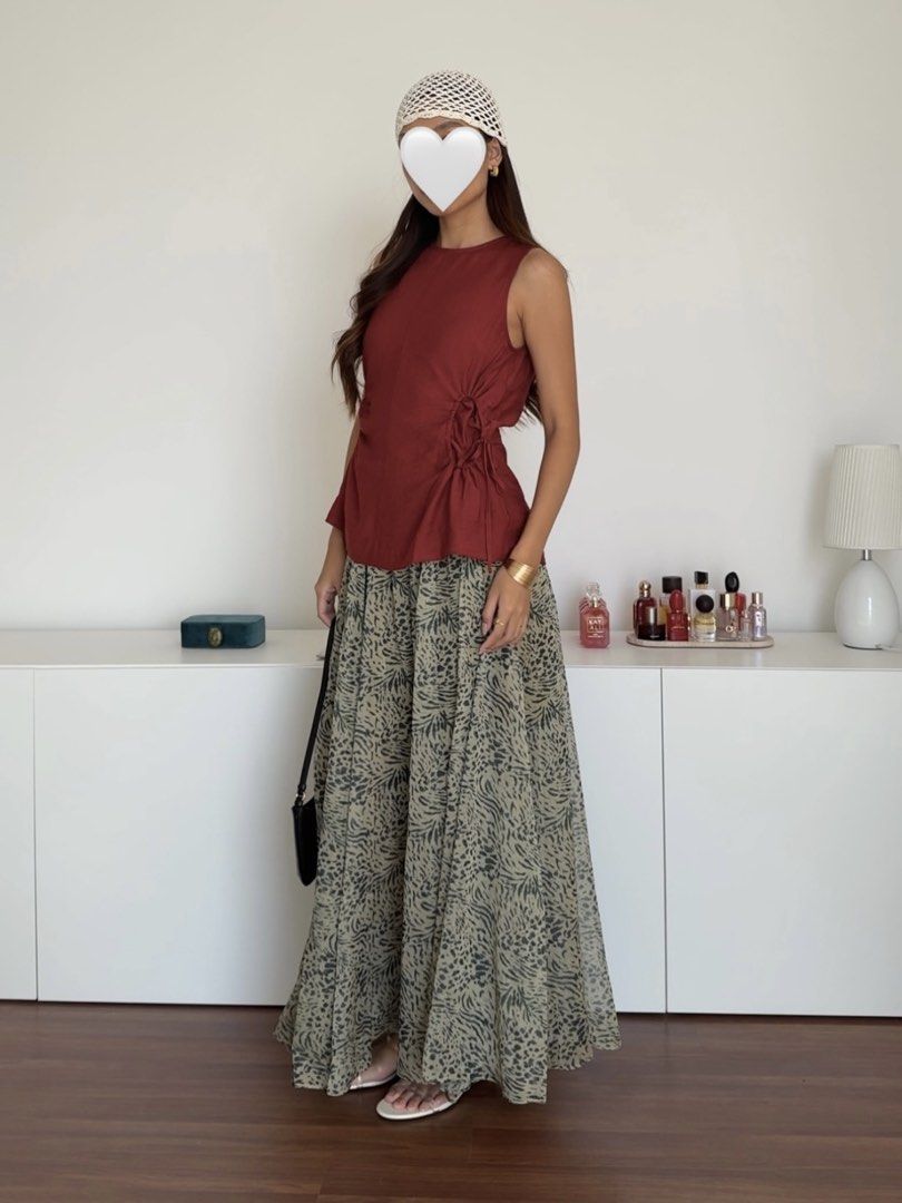 Love, Bonito Printed Maxi Flowy Skirt (Category: Skirts) located in Quezon City. Submitted by 2011mgt (Listing ID 1464861246, Image 1). Description: Love, Bonito printed maxi skirt in size M - 10/10 condition ⭐️ used once only to take pics! - bought for ₱3.9k in-store - Fit: Flowy maxi length with a comfy elastic waistband - Styling: Perfect for casual days or dressed up for a night out - Color/Pattern: Olive green with dark animal print tags: lo