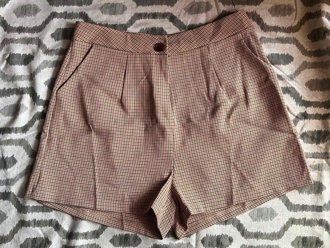 Lovito trouser shorts (Category: Shorts) located in Maasin. Submitted by dequintoma88068 (Listing ID 1465426643, Image 1). Description: Touser short nice quality .