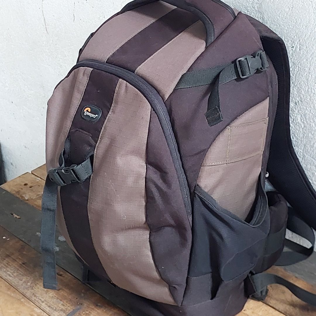 LOWEPRO Flipside 400 AW DLSR Camera Backpack Organizer (Category: Backpacks) located in Caloocan City. Submitted by 2ndhand.manila (Listing ID 1465489057, Image 3). Description: 12 w x 16 h x 6 d inches Shipping via J&T and Flash Express Lalamove or Grab Express G-Cash or Bank Transfer payment Location: Caloocan.