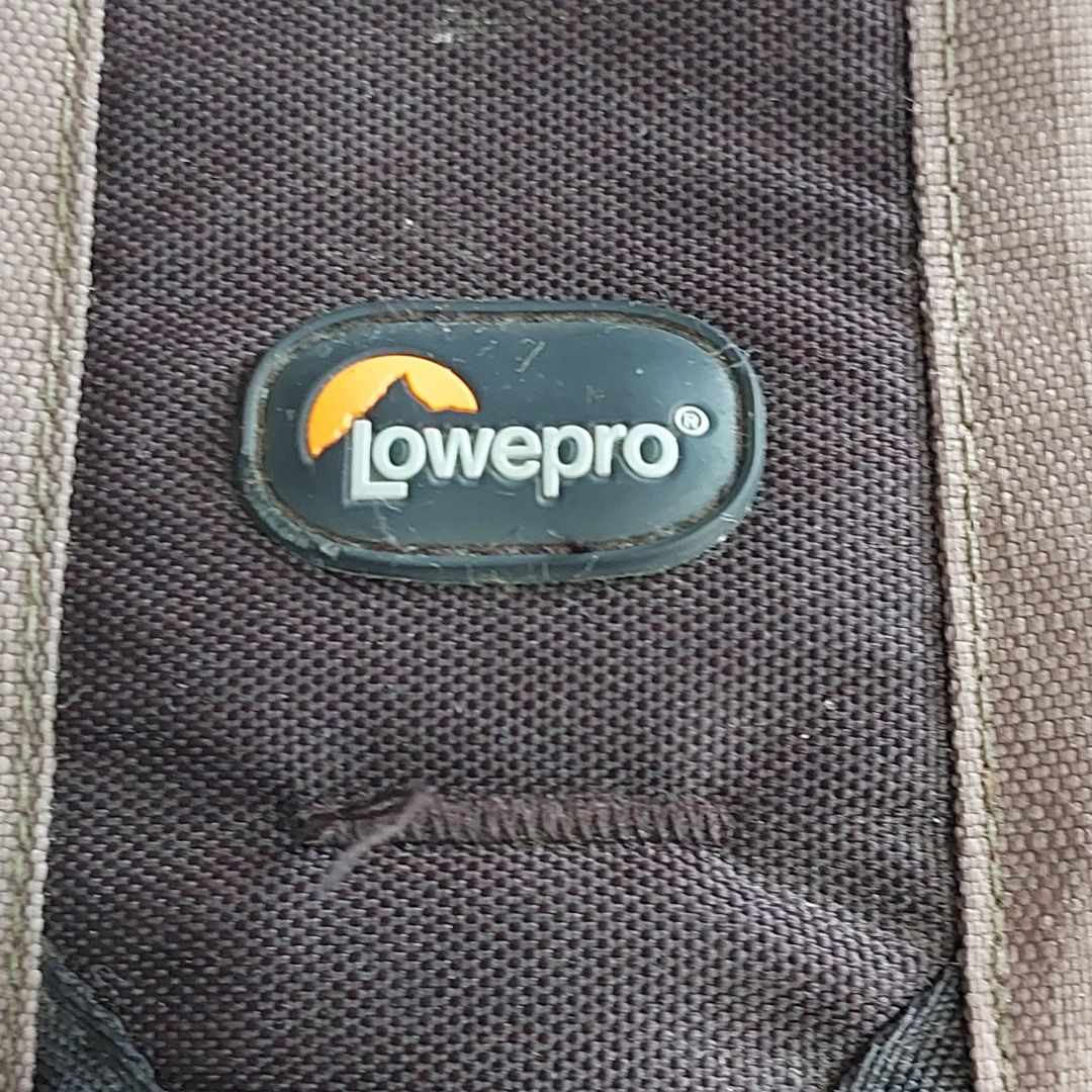 LOWEPRO Flipside 400 AW DLSR Camera Backpack Organizer (Category: Backpacks) located in Caloocan City. Submitted by 2ndhand.manila (Listing ID 1465489057, Image 2). Description: 12 w x 16 h x 6 d inches Shipping via J&T and Flash Express Lalamove or Grab Express G-Cash or Bank Transfer payment Location: Caloocan.
