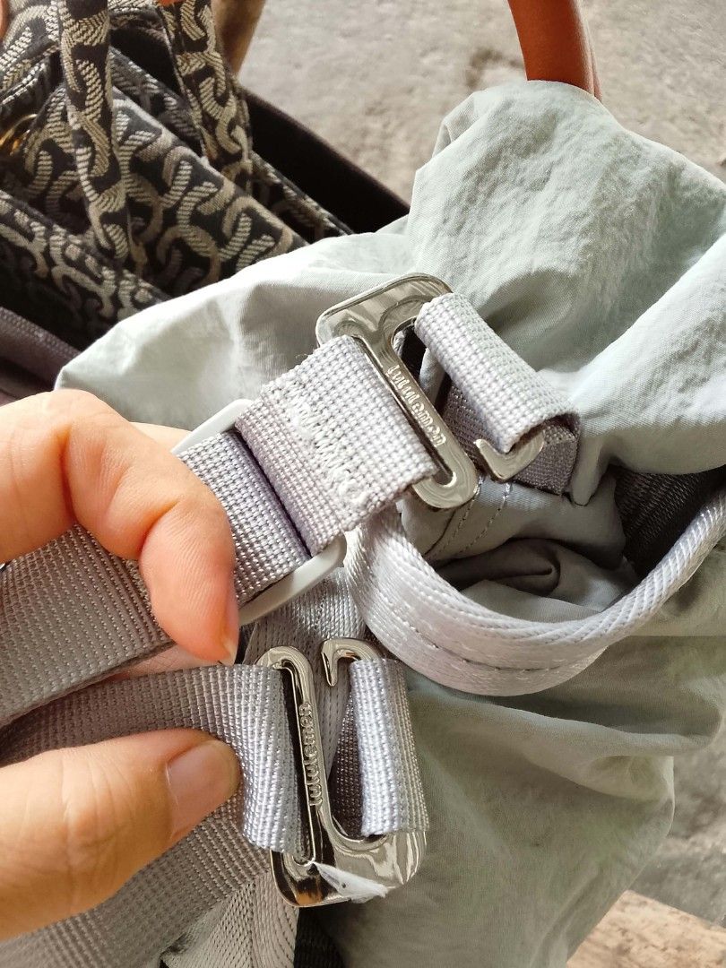 Lululemon (Category: Backpacks) located in Tacurong. Submitted by fiercemoon_4d0766 (Listing ID 1465395884, Image 3). Description: Lululemon Fast Track Bag color Mint Green/UNISEX.